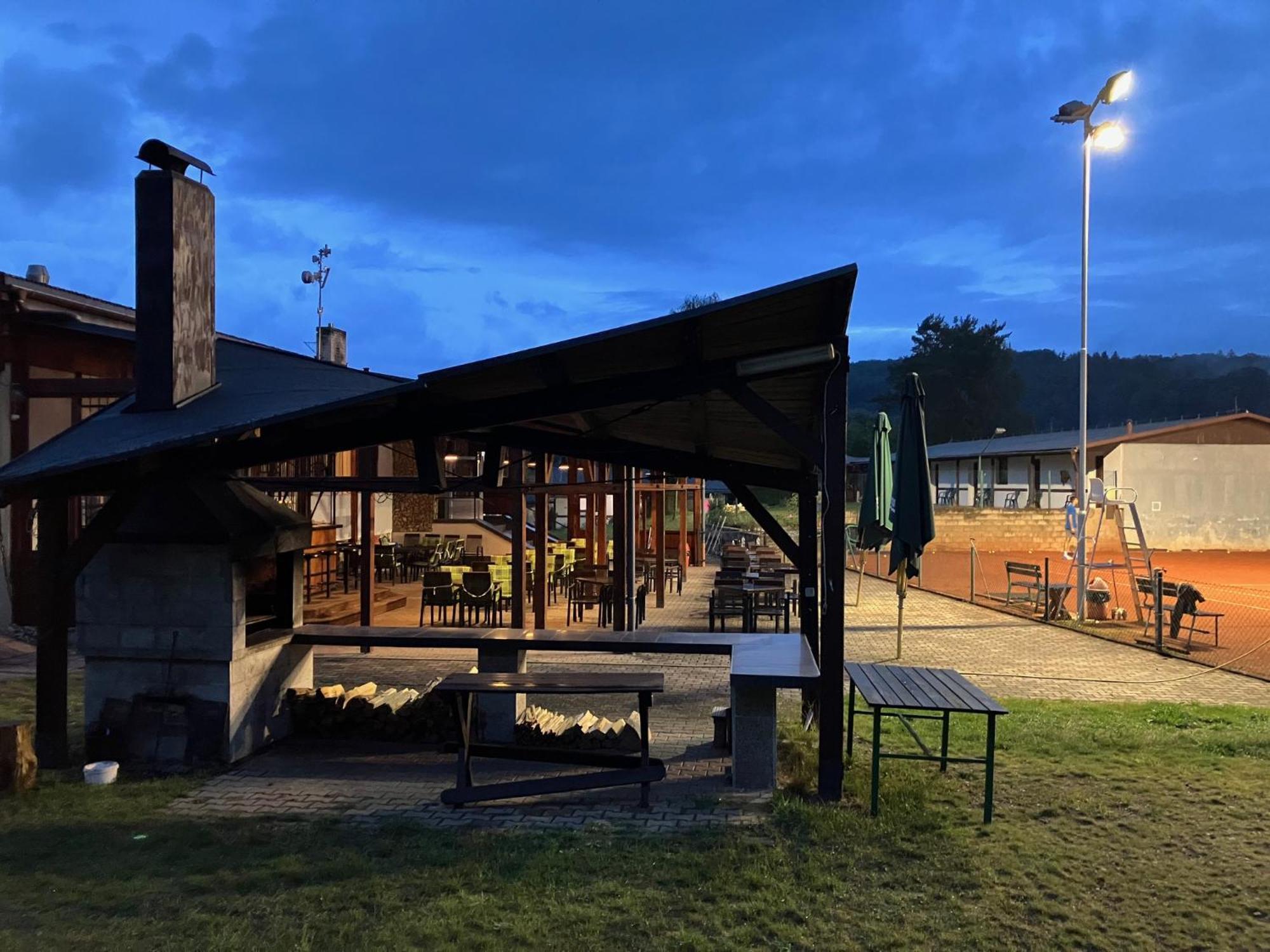 Raj Sportovni A Rekreacni Resort Branzez Knezmost Екстер'єр фото