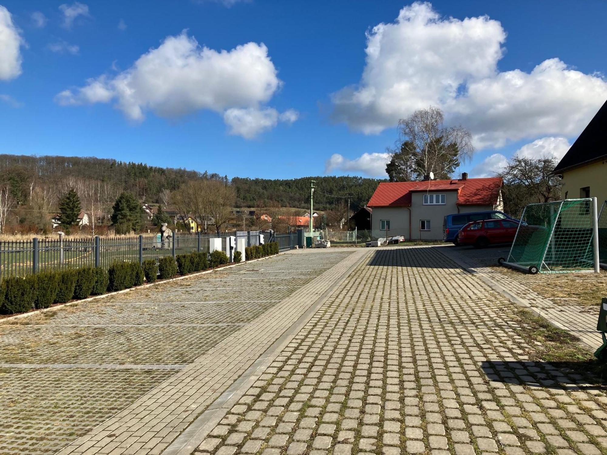 Raj Sportovni A Rekreacni Resort Branzez Knezmost Екстер'єр фото