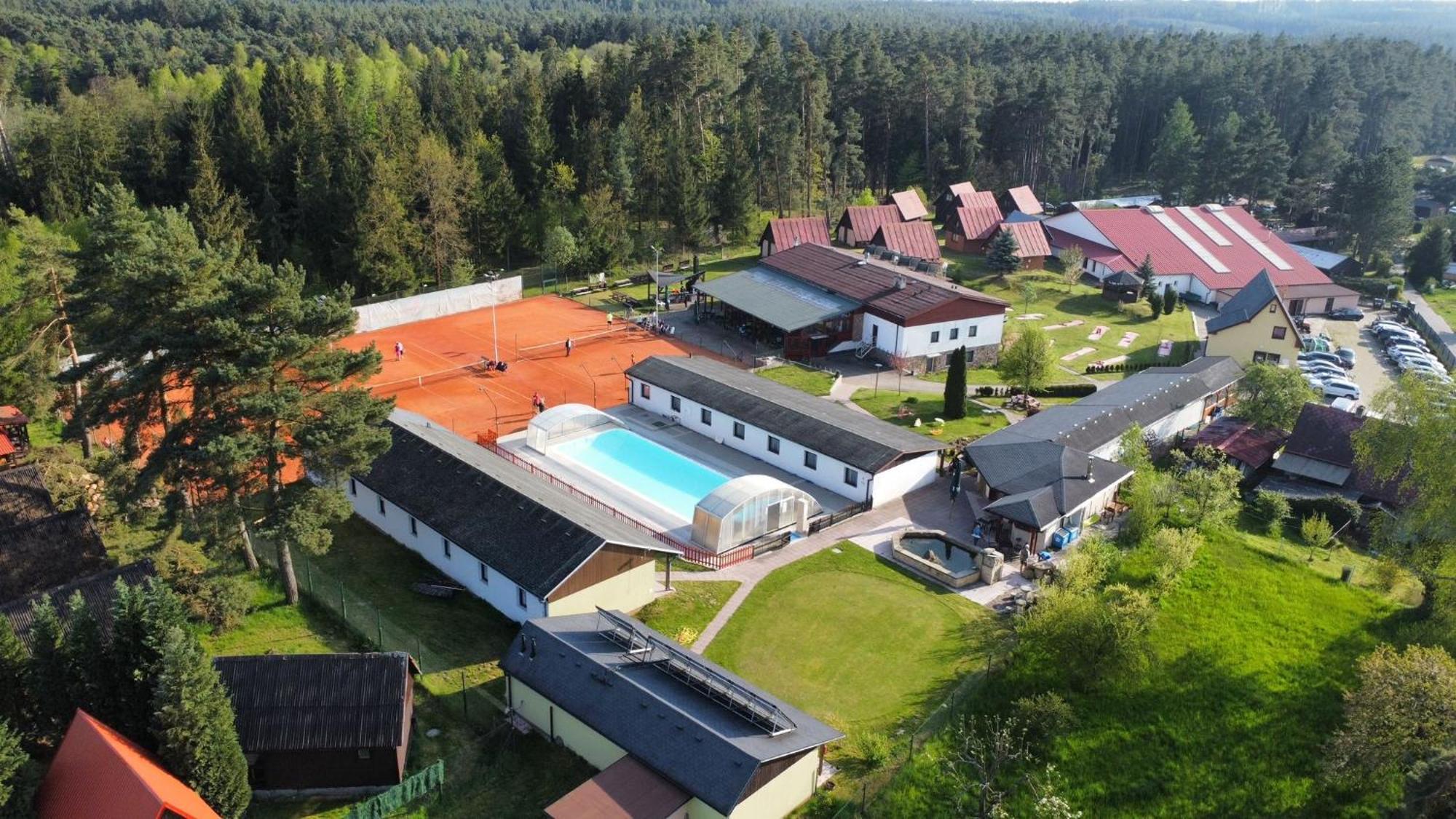 Raj Sportovni A Rekreacni Resort Branzez Knezmost Екстер'єр фото