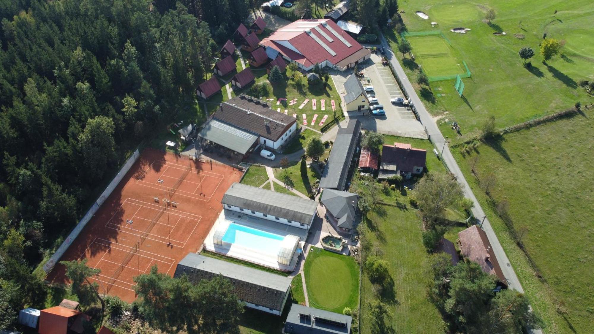 Raj Sportovni A Rekreacni Resort Branzez Knezmost Екстер'єр фото
